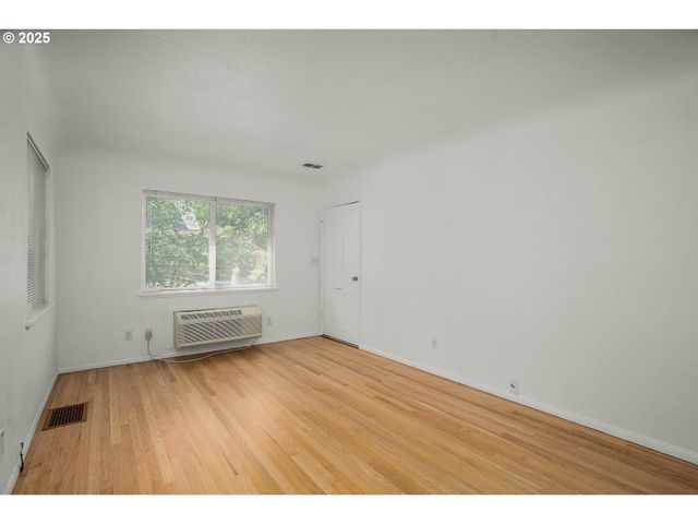 -1 Ne DAVIS St, Portland, OR 97213