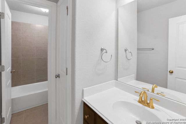 219 Lucchese, San Antonio, TX 78253