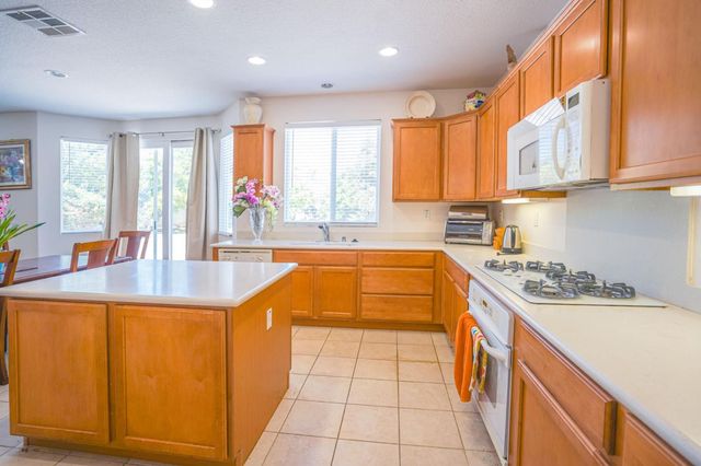 10708 DESERT VIEW Place, Bakersfield, CA 93311
