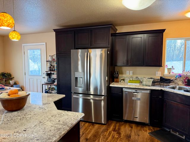 460 N Pine Ridge Loop, Wasilla, AK 99654