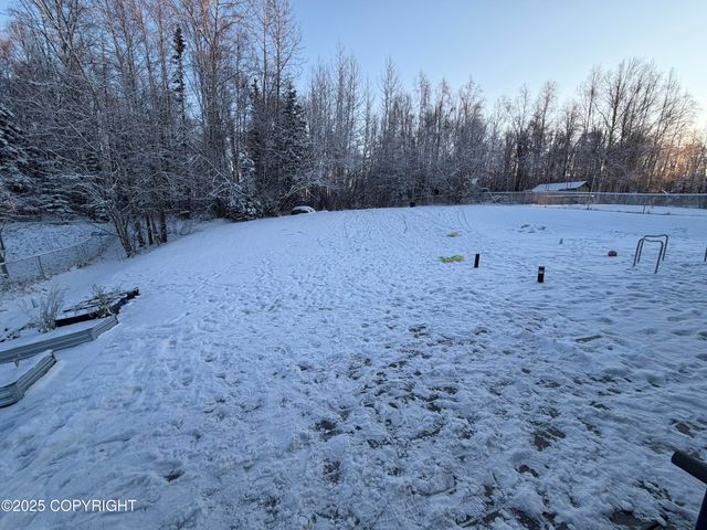 460 N Pine Ridge Loop, Wasilla, AK 99654