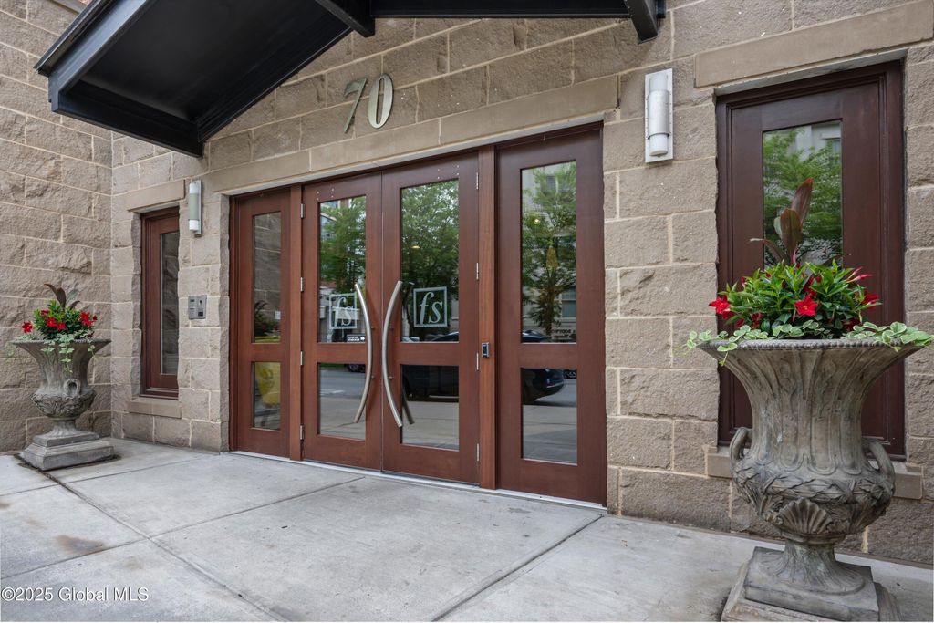 70 Railroad Place 408, Saratoga Springs, NY 12866