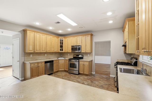 22 Tuscany Terrace, Lakewood, NJ 08701