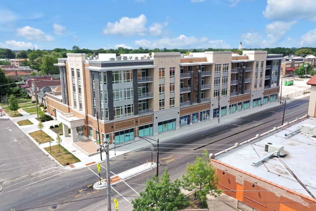 4758 N Laramie Avenue 210, Chicago, IL 60630