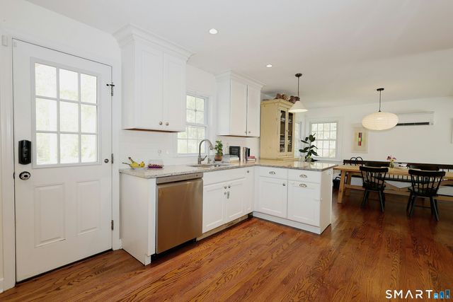 18 Head Of Meadow Road, Newtown, CT 06470