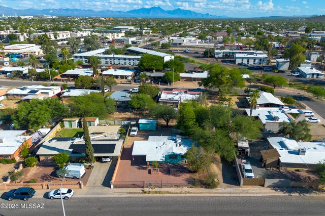 325 W Santa Paula Street, Tucson, AZ 85706
