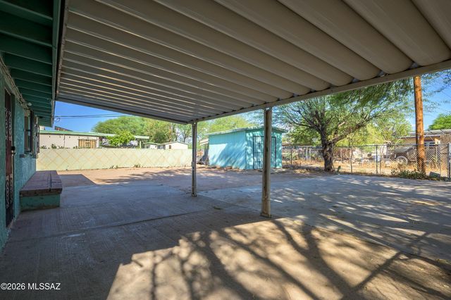 325 W Santa Paula Street, Tucson, AZ 85706
