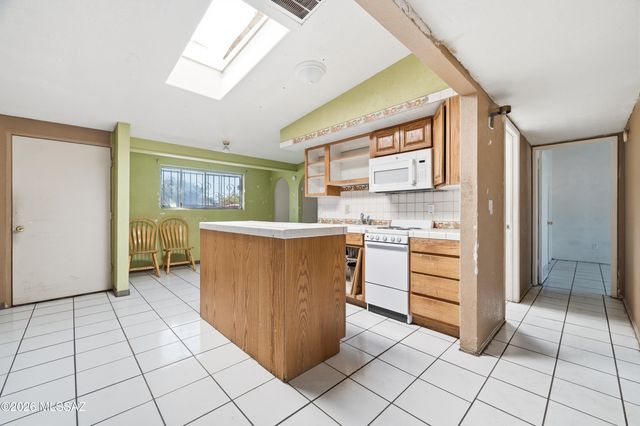 325 W Santa Paula Street, Tucson, AZ 85706