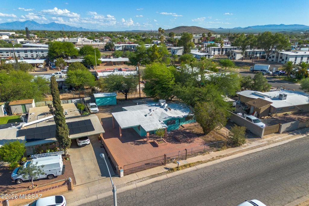 325 W Santa Paula Street, Tucson, AZ 85706
