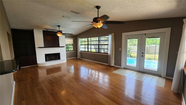 155 69TH AVENUE N, St Petersburg, FL 33702