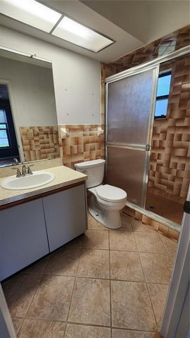 155 69TH AVENUE N, St Petersburg, FL 33702