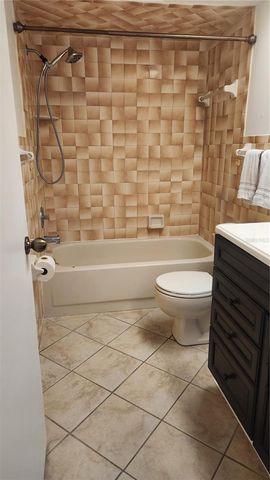 155 69TH AVENUE N, St Petersburg, FL 33702