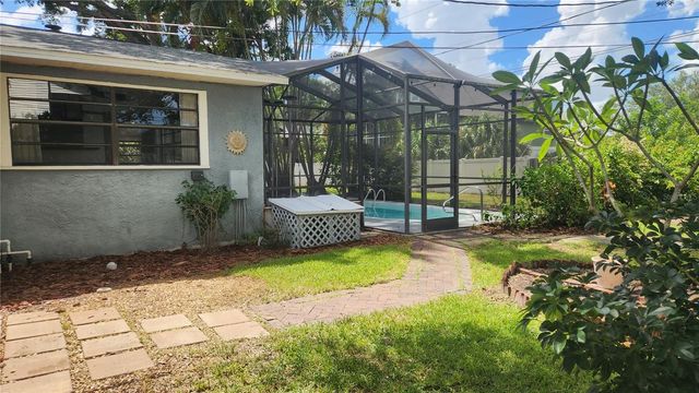 155 69TH AVENUE N, St Petersburg, FL 33702