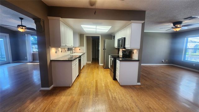 155 69TH AVENUE N, St Petersburg, FL 33702