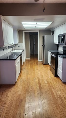 155 69TH AVENUE N, St Petersburg, FL 33702
