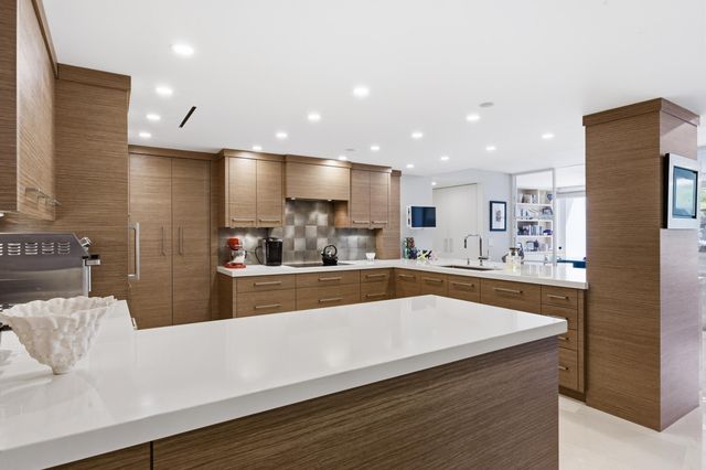 100 Sunrise Avenue 223, Palm Beach, FL 33480