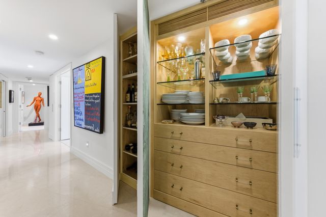 100 Sunrise Avenue 223, Palm Beach, FL 33480