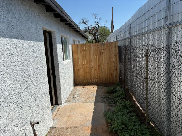 326 E Prince Rd Apt 1, Tucson, AZ 85705