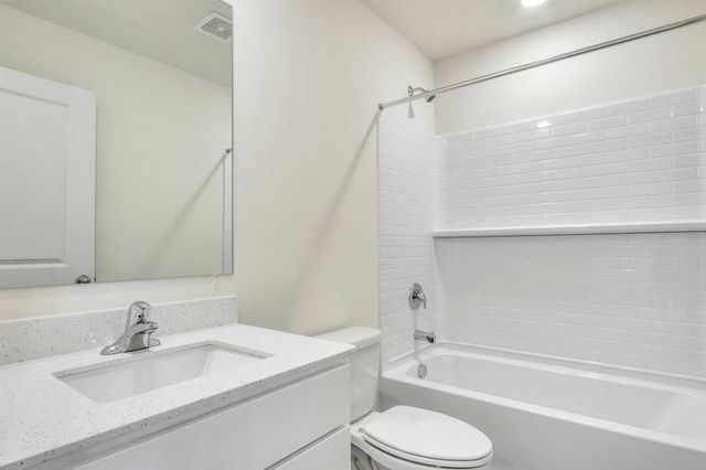 2660 Arrowhead Drive, Pingree Grove, IL 60140