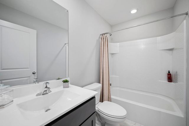 2660 Arrowhead Drive, Pingree Grove, IL 60140