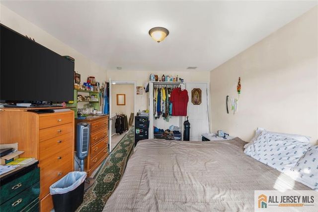 643 Drake Avenue, Middlesex, NJ 08846