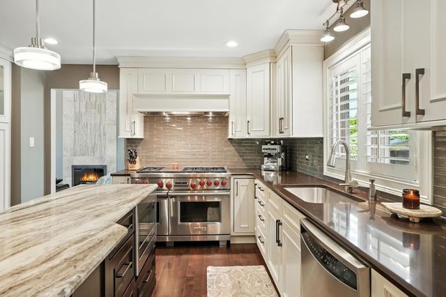 1621 Sea Breeze Court, Munster, IN 46321