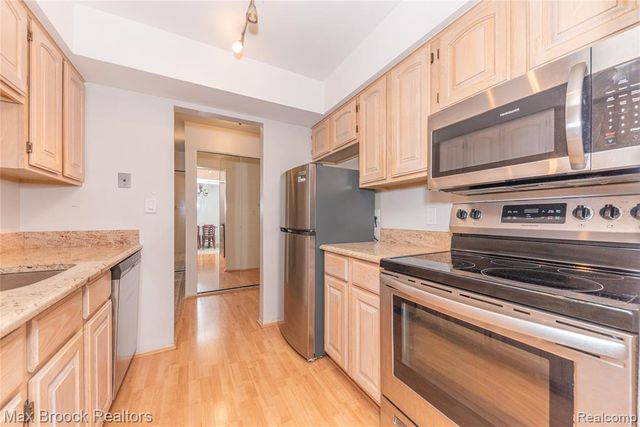 731 E Fox Hills Drive 183, Bloomfield Hills, MI 48304