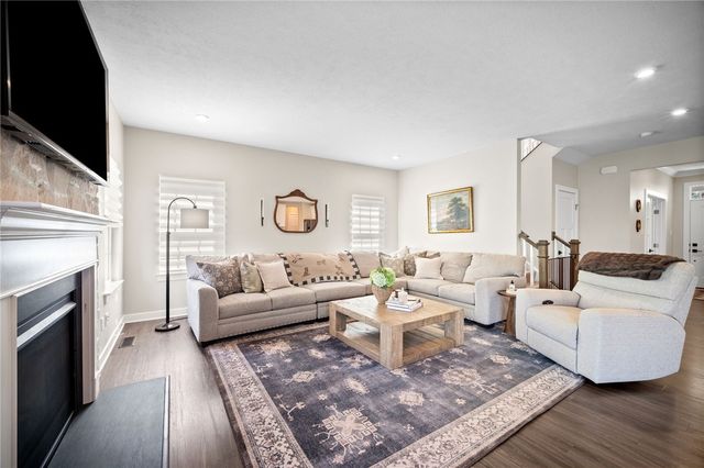 240 Regency Dr, North Strabane, PA 15330