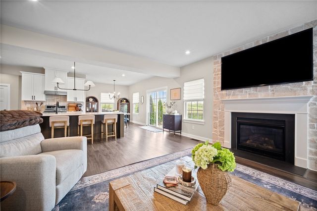 240 Regency Dr, North Strabane, PA 15330