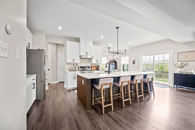 240 Regency Dr, North Strabane, PA 15330