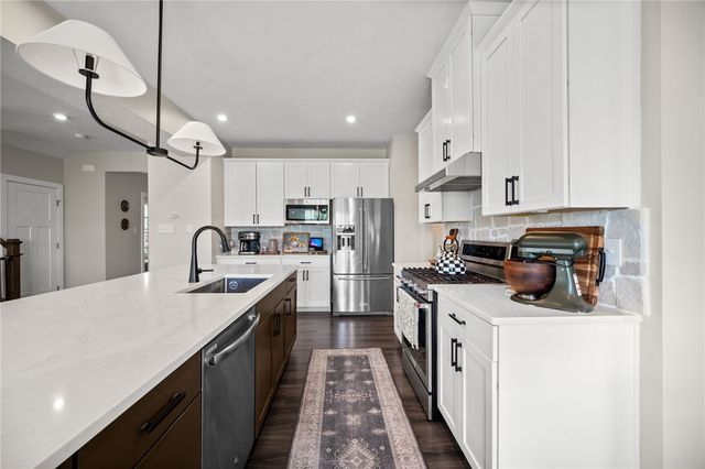 240 Regency Dr, North Strabane, PA 15330