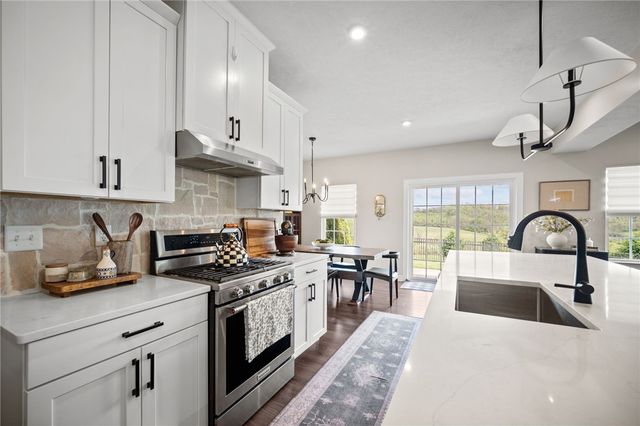 240 Regency Dr, North Strabane, PA 15330