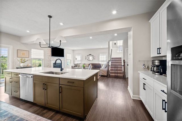 240 Regency Dr, North Strabane, PA 15330