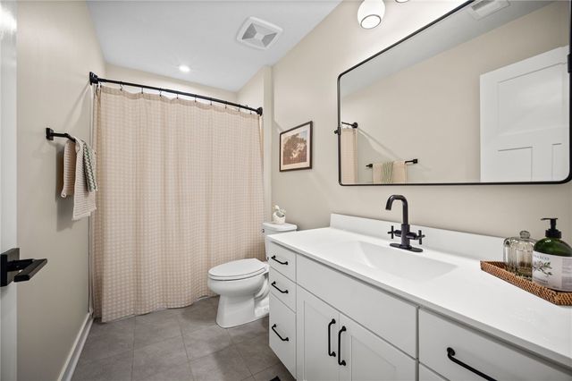 240 Regency Dr, North Strabane, PA 15330