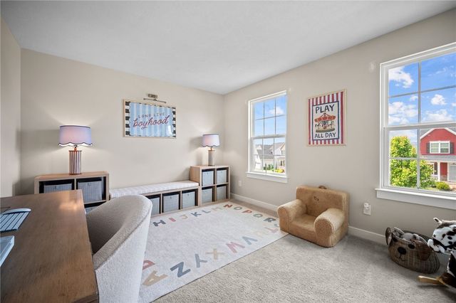 240 Regency Dr, North Strabane, PA 15330