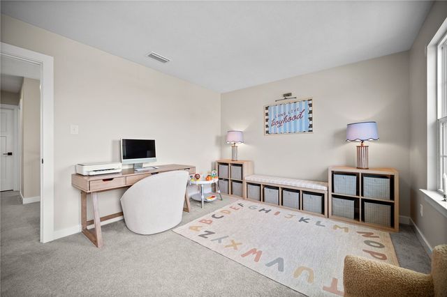 240 Regency Dr, North Strabane, PA 15330