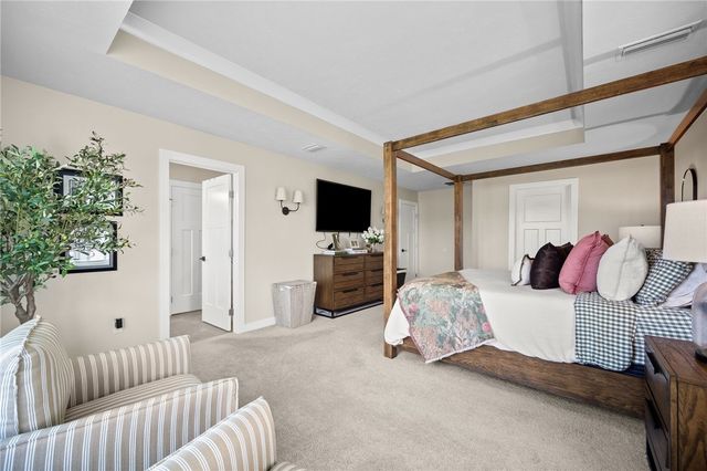 240 Regency Dr, North Strabane, PA 15330