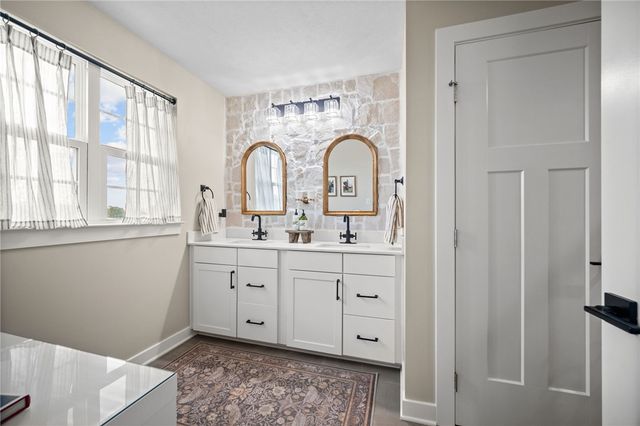 240 Regency Dr, North Strabane, PA 15330