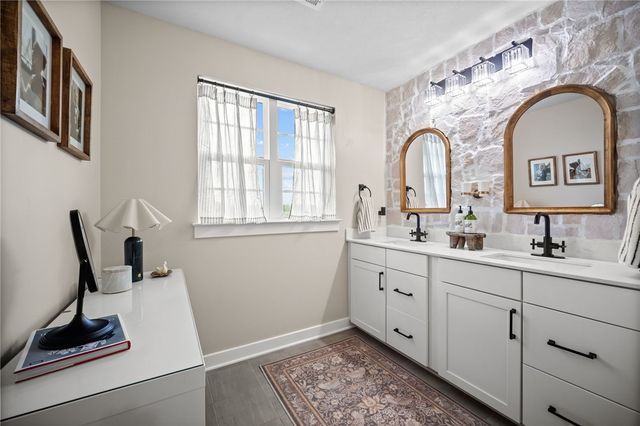 240 Regency Dr, North Strabane, PA 15330