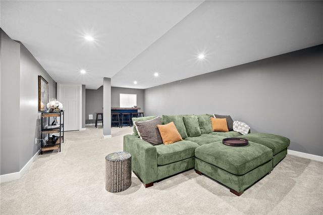240 Regency Dr, North Strabane, PA 15330