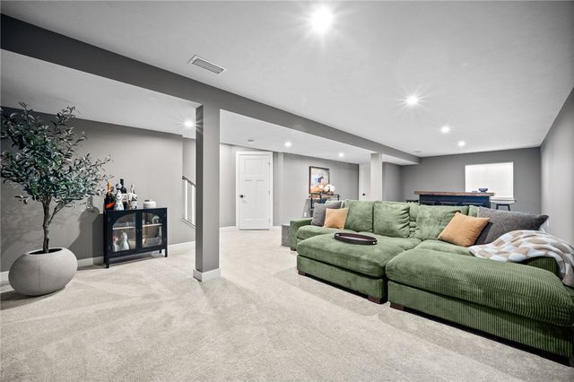 240 Regency Dr, North Strabane, PA 15330