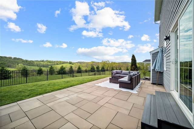 240 Regency Dr, North Strabane, PA 15330