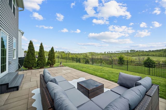 240 Regency Dr, North Strabane, PA 15330