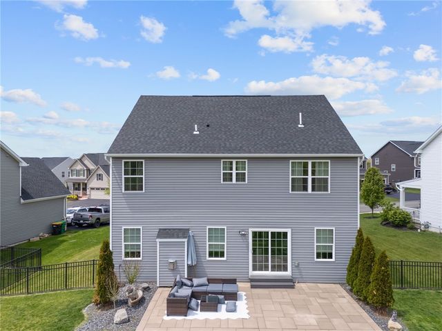 240 Regency Dr, North Strabane, PA 15330