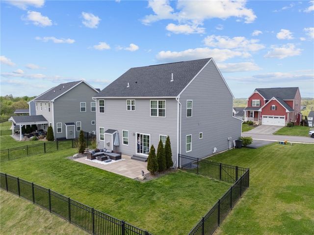 240 Regency Dr, North Strabane, PA 15330