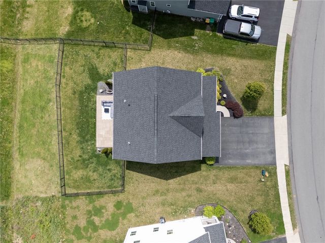 240 Regency Dr, North Strabane, PA 15330