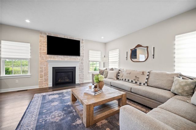 240 Regency Dr, North Strabane, PA 15330