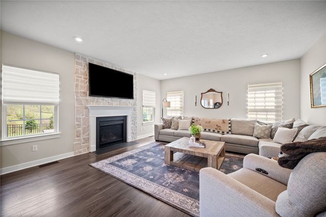 240 Regency Dr, North Strabane, PA 15330
