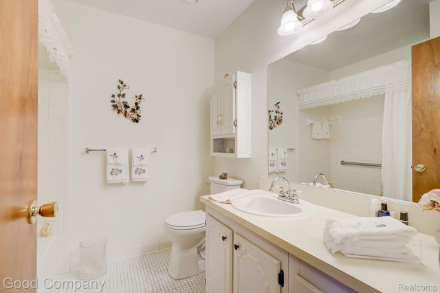 32082 Mark Adam Lange, Warren, MI 48093