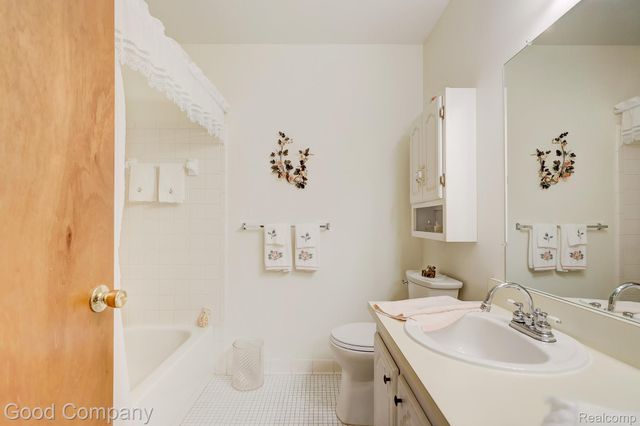 32082 Mark Adam Lange, Warren, MI 48093